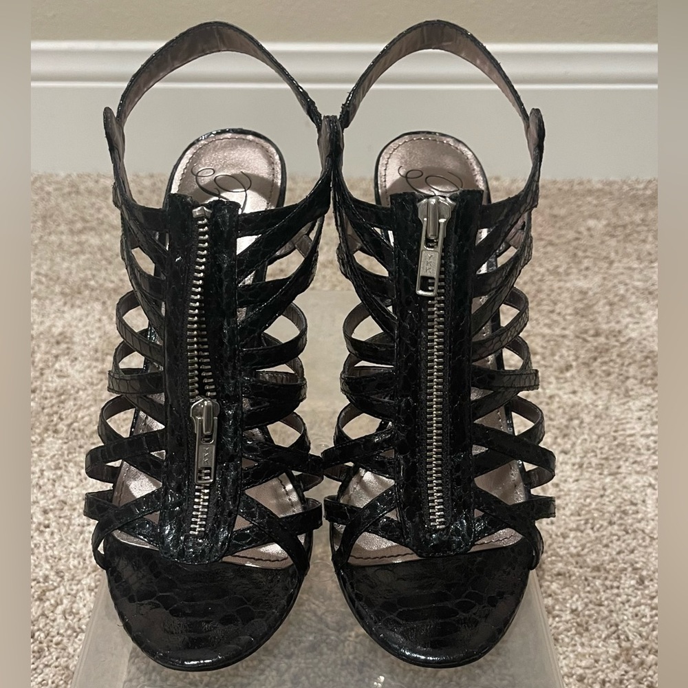 Edgy and a little RockNRoll l patent leather heels!